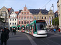 Pěší zóna s tramvajový provozem v německém městě Erfurt 24. 10. 2015