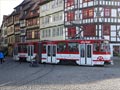 Pěší zóna s tramvajový provozem v německém městě Erfurt, historická tramvaj KT4D české výroby vozí turisty na vyhlídkovém okruhu 24. 10. 2015