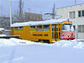 Pracovní vůz č. 100 odstavený na tzv. šrotovací koleji ve vozovně Slovany 27. 1. 2007