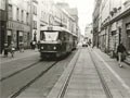 Souprava 196+179 projíždí Solní ulicí kolem kolejové provizoria pro opačný směr v roce 1991 
Foto: M. Režný