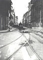 Výjezd ze Solní ulice - provizorní trať i s elektricky ovládanou vyhybkou v dubnu 1992. Foto: M. Lindner 