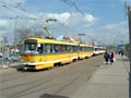 Souprava 262+263 v čele zdržených tramvají skautským průvodem v sadech Pětatřicátníků 30. 4. 2005