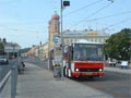 Autobus náhradní dopravy (Karosa č. 381) v sadech Pětatřicátníků 17. 7. 2005