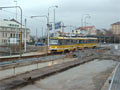 Souprava 235+236 na provizorní trati na nové polovině mostu U Jána, v popředí bývala první provizorní trať 24. 12. 2005