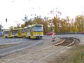 T3M č. 225+226 projíždí po již vyměněném oblouku Karlovarská Lidická, zatím co na druhém se pracuje 24. 10. 2006