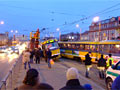 Nehoda tramvajových souprav T3 č. 204+194 a T3M č. 241+242 v sadech Pětatřicátníků - demontáž sběrače z vozu 204 - 19. 11. 2007