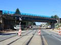 Nový most koleje pro směr Cheb je již uložen nad Vejprnickou ulicí 9. 9. 2012