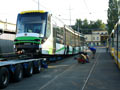 Nakládka tramvaje 26T při odvozu z vozovny Slovany zpět k výrobci 7. 7. 2013