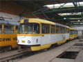 Vůz č. 192 ještě ve žlutobílém nátěru ve staré hale vozovny Slovany 3. 4. 2004