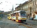 Nezvyklá souprava T3M č. 241+224 na provizorní trati v Pražské ulici 11. 11. 2005
