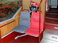 Interiér se sedačkami DOMACí a HOSTÉ v pivní tramvaji KT8D5-RN2P č. 293 - 30. 10. 2007