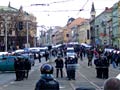 Pochod radikálů přichází k synagoze 1. 3. 2008