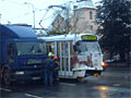 Vůz č. 231 po té co jí do cesty vjel nákladní vůz na křižovatce Dobrovského, Klatovská 
18. 12. 2008, foto: M. Kratochvíl