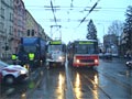 Autobus náhradní dopravy projíždí kolem místa nehody na křižovatce Dobrovského, Klatovská 
18. 12. 2008, foto: M. Kratochvíl