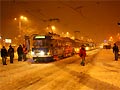 Kolona tramvají vzniklá v sadech Pětatřicátníků před nepřehoditelnou vyhybkou 1. 12. 2010