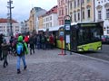 Přestup z tramvaje na autobus na náměstí Republiky 1. 3. 2017