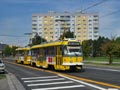 321+280 na Koterovské třídě přijíždí do zastávky Radnice Slovany 6. 9. 2022