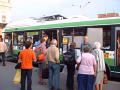 Výstava Šance na zklidnění přednádražního prostoru v trolejbusu 21TrACI (Trejsi) před budovou Hlavního nádraží 19. 9. 2002