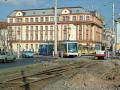 Astra č. 300 na lince 1/4 odbočuje na Palackého náměstí 18. 4. 2003
