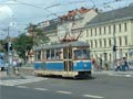 Tramvaj T1 č. 121 nasazená na lince D1 pro návoz návštěvnků na den otevřených dveří v DP - sady Pětatřicátníků - 12. 6. 2004