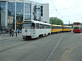 Souprava T tyek - T4 + motorov vlek (T4 bez stanovit idie) + bezomotorov vlek v centru Dran 11. 5. 2003