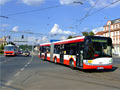 Solaris Urbino 18 č. 511 přijíždí na centrální zastávku v sadech Pětatřicátníků 26. 8. 2007