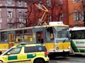 Nehoda tramvaje a autobusu na Borech 16. 11. 2016, foto: H. Freml